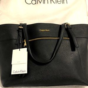 Calvin Klein Med Leather Tote withMagnetic Button Closure